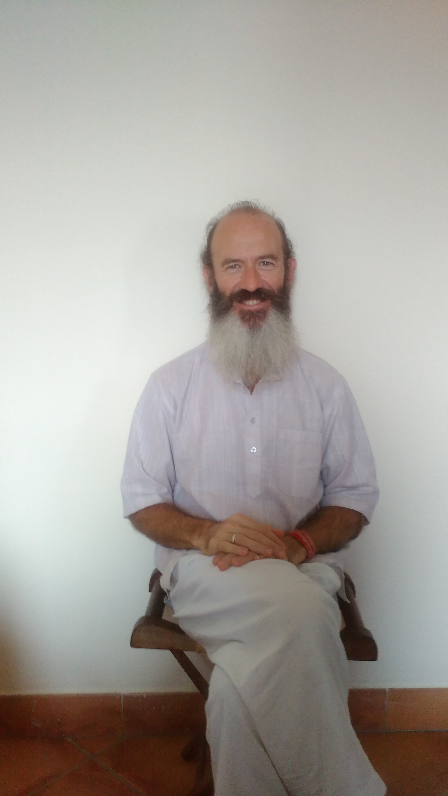 Retrato del Dr. David Illán, acompañante terapéutico y maestro de contemplación